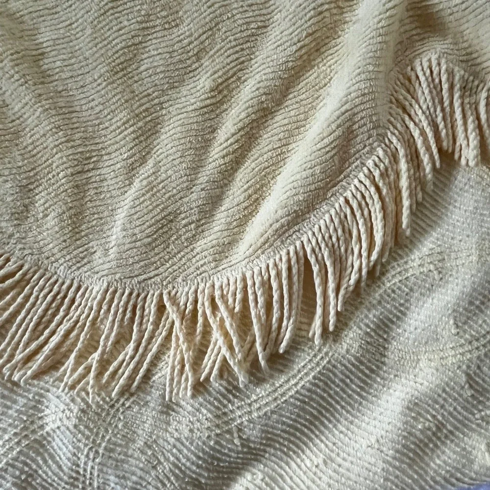 Vintage Chenille Bedspread Full Queen Butter Yellow Daisy Candlewick Quilt